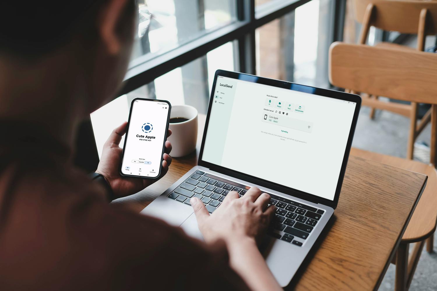 LocalSend LocalSend sørger for at mobiltelefon og pc finner hverandre automatisk når de er koblet til samme nettverk.